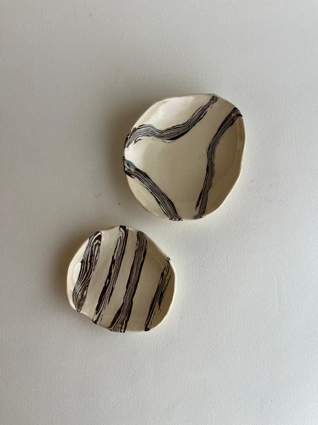 Sand dishes and plates
