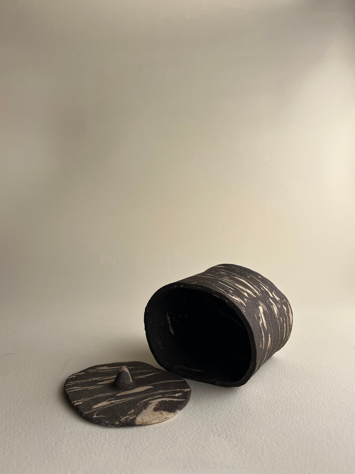 Vessel with lid