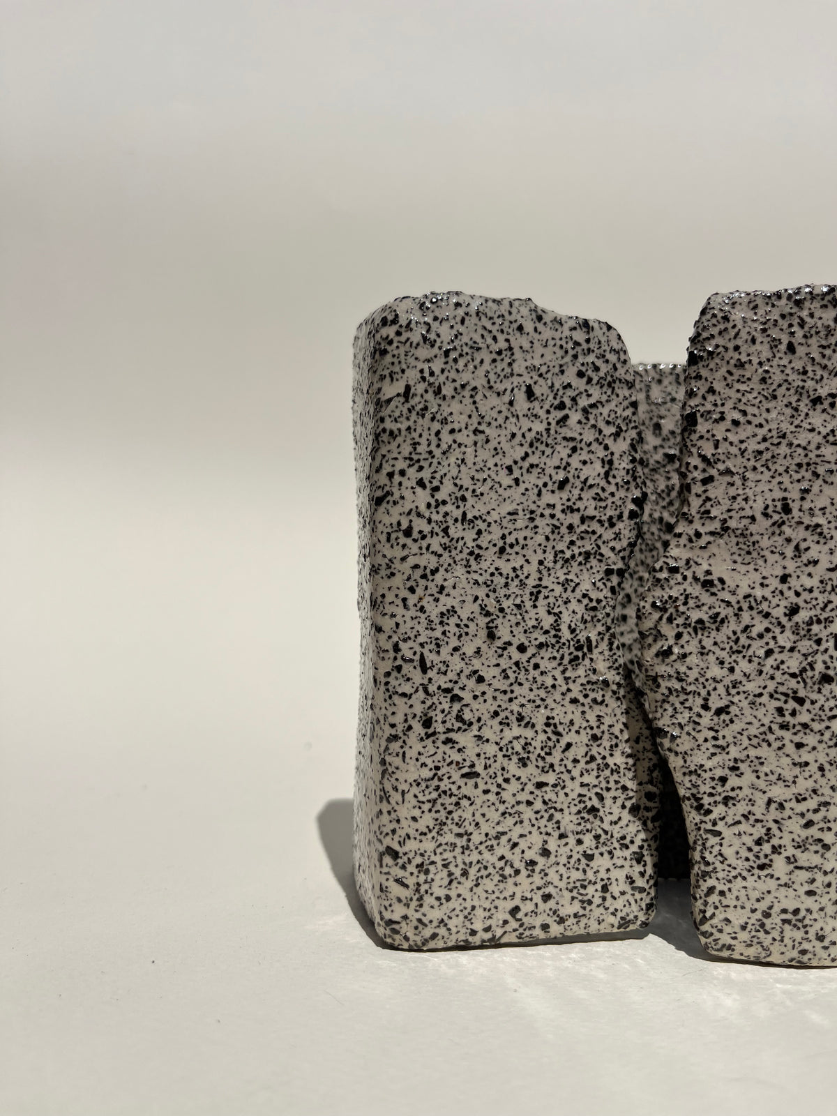 Mnl_02 — Monolith Small Rectangular
