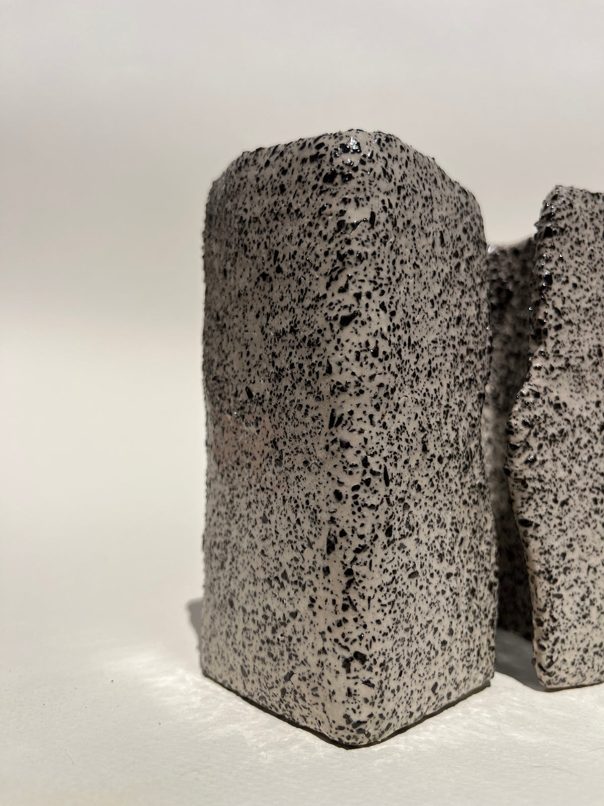 Mnl_02 — Monolith Small Rectangular