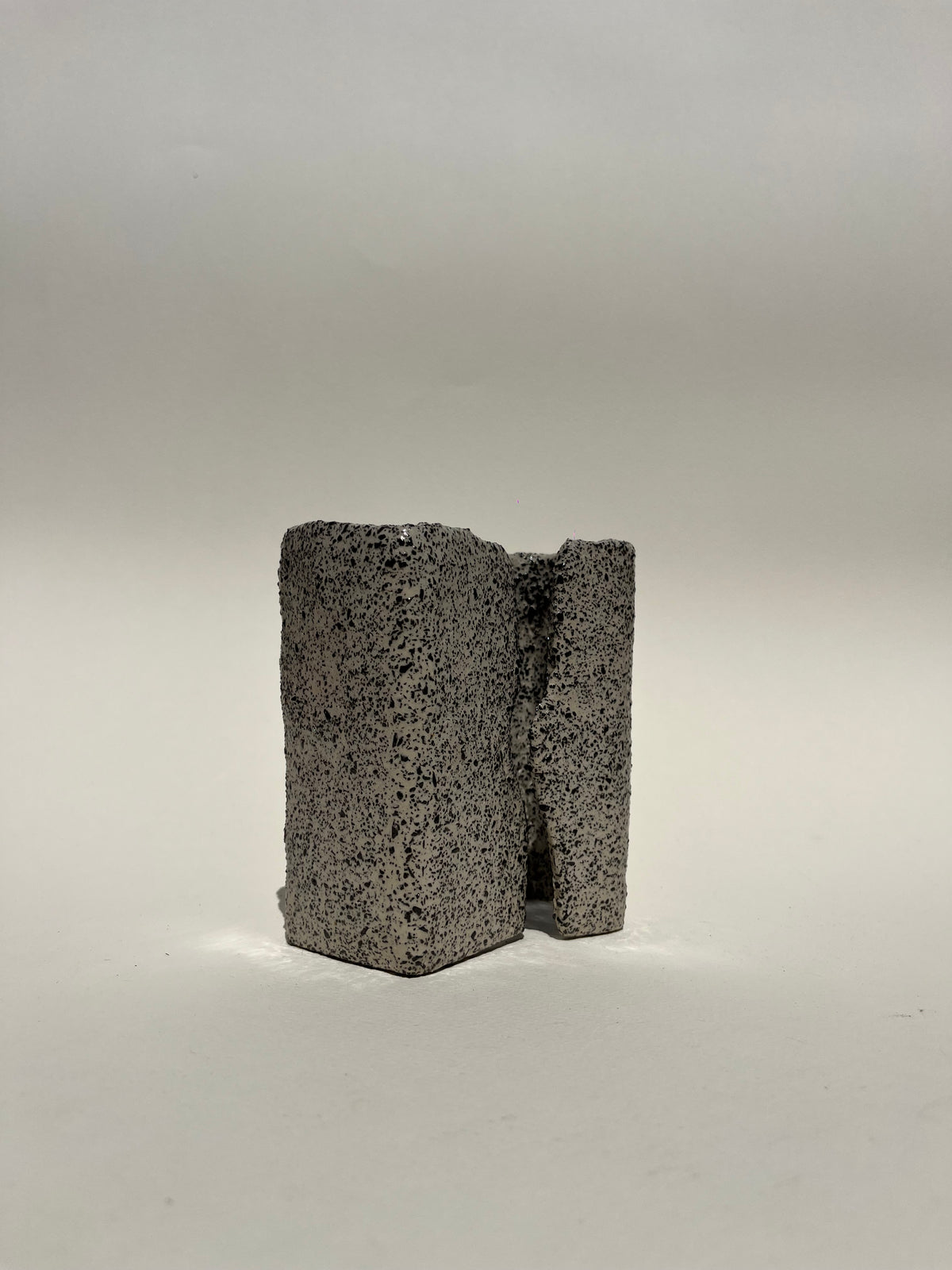 Mnl_02 — Monolith Small Rectangular